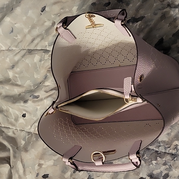 Amara Purple Guess purse - Picture 4 of 7